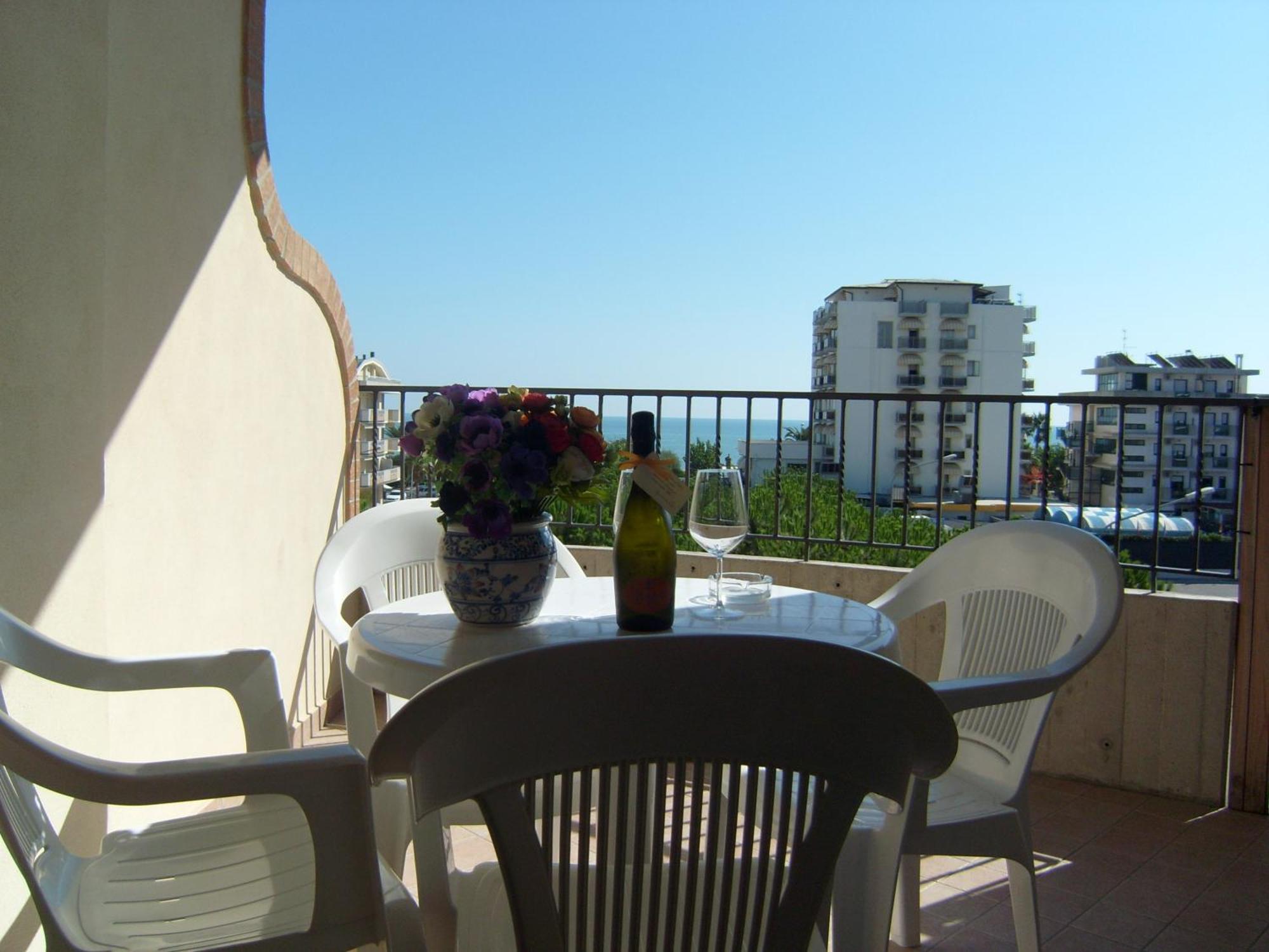 Residence Torre Del Mar 알바아드리안티카 객실 사진